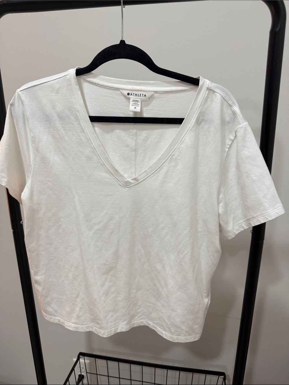 Athleta white v neck tshirt